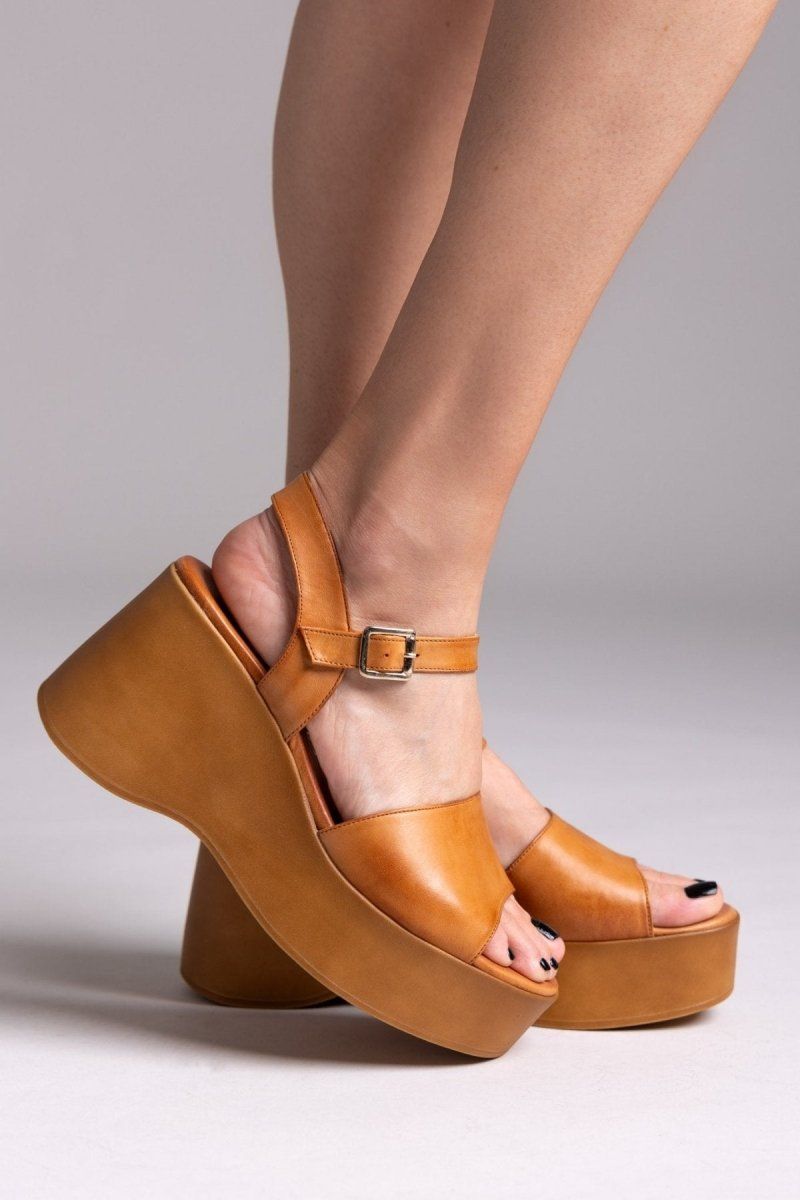 Πλατφόρμες δερμάτινες με μπαρέτα TFP - Ταμπά - thefashionproject.gr - TFP