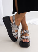 Πλατφόρμες δερμάτινες με print TFP - Μαύρο/Μπεζ - thefashionproject.gr - TFP