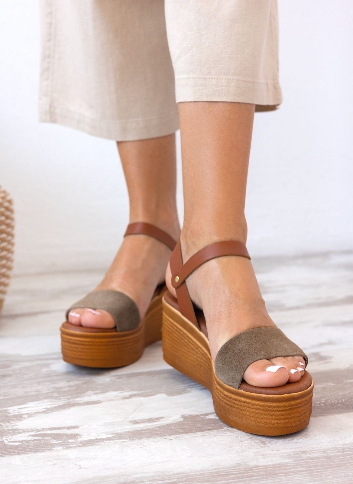 Πλατφόρμες καστόρινες με μπαρέτα Estil - Λαδί - thefashionproject.gr - Estil