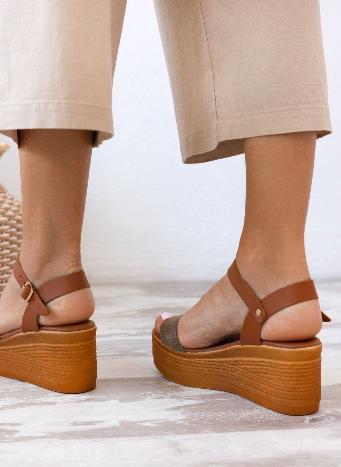 Πλατφόρμες καστόρινες με μπαρέτα Estil - Λαδί - thefashionproject.gr - Estil