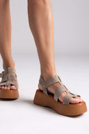 Πλατφόρμες καστόρινες με τοκά Estil - Τάουπε - thefashionproject.gr - Estil