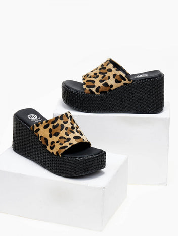 Πλατφόρμες με ponyskin φάσα με print TFP - Leopard - thefashionproject.gr - TFP