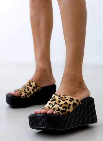 Πλατφόρμες με ponyskin φάσα με print TFP - Leopard - thefashionproject.gr - TFP