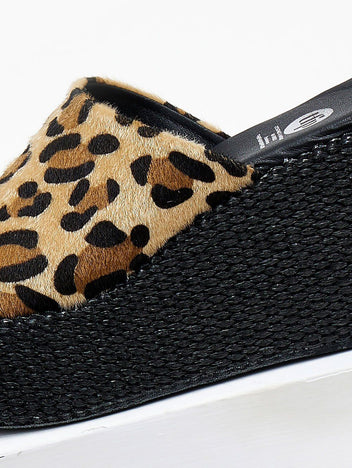 Πλατφόρμες με ponyskin φάσα με print TFP - Leopard - thefashionproject.gr - TFP