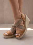 Πλατφόρμες suede με crossover λάστιχα Xti 142326 - Κάμελ - thefashionproject.gr - Xti Footwear