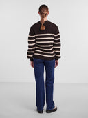 Πλεκτό πουλόβερ ριγέ με μαλλί PIECES 17139849 - Καφέ - thefashionproject.gr - PIECES