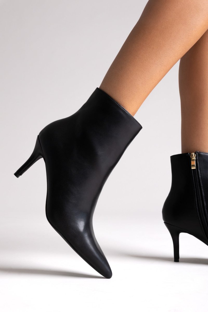 Μποτάκια με Μυτερή Μύτη και Τακούνι Stiletto - Μαύρο Ματ
