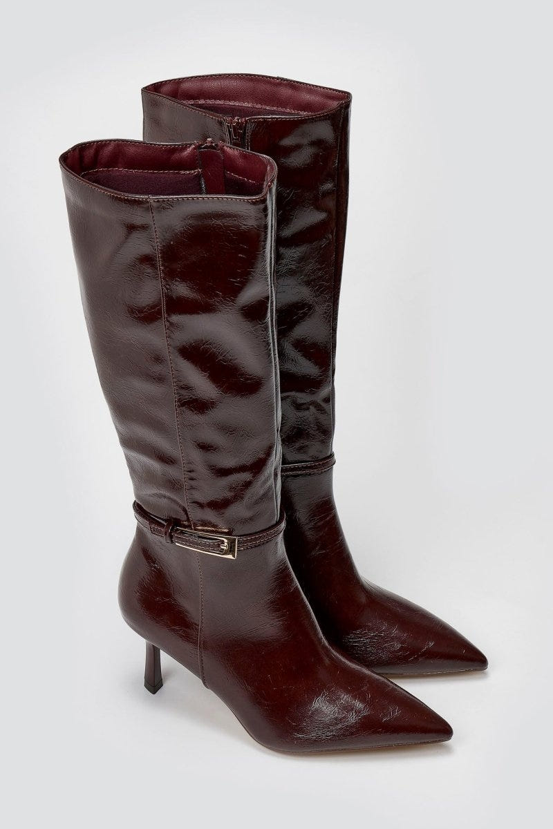 Ideal shoes - Pointed Boots with Buckle Strap - Burgundy Crinkled Patent