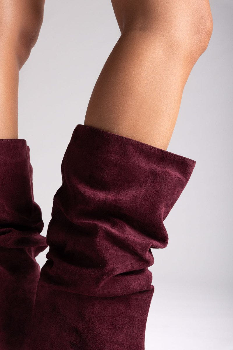 Ideal shoes - Pointed Suede Slouch Boots with Kitten Heel - Burgundy Suede