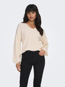 Πουλόβερ crop με v cut λαιμόκοψη ONLY 15294086 - Μπεζ - thefashionproject.gr - ONLY