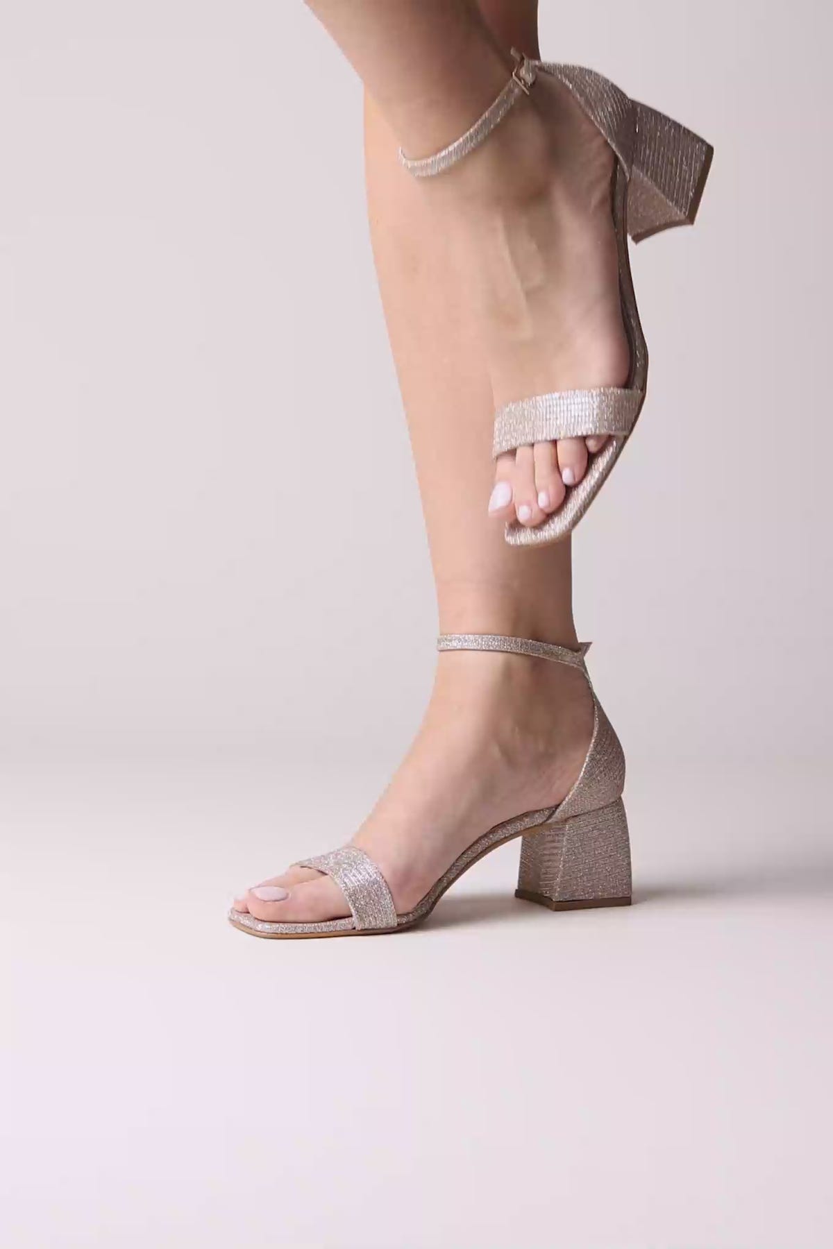 Sandalias tacón ancho tira al tobillo - Lurex nude
