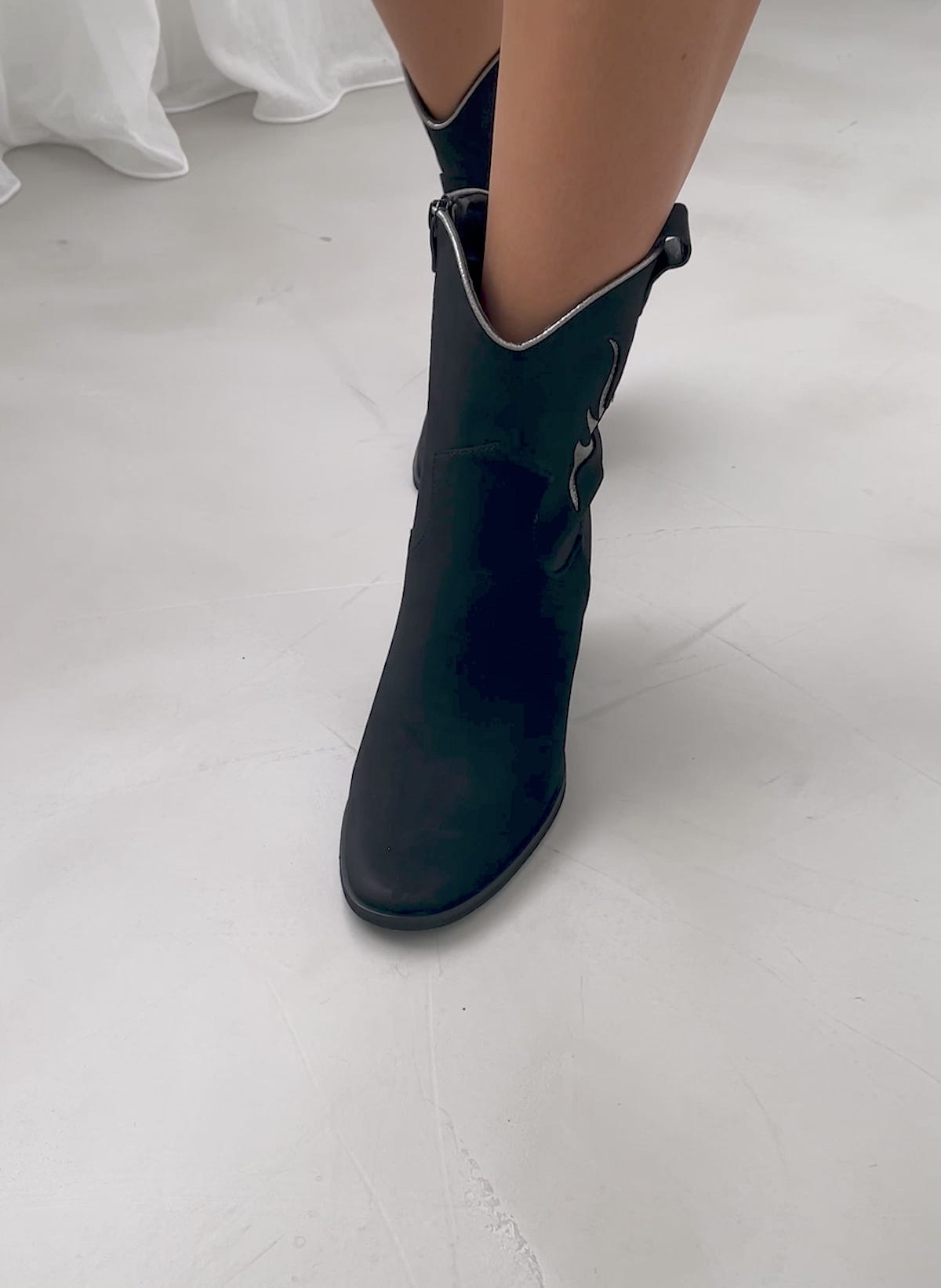 Μποτάκια cowboy suede με διχρωμία ERYNN