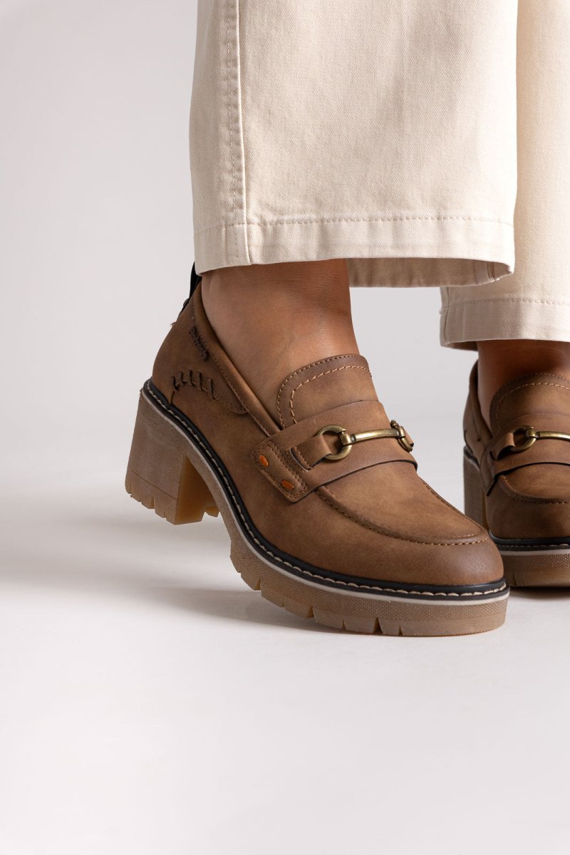Refresh 172908 Loafers με Τακούνι και Μεταλλική Λεπτομέρεια - Κάμελ