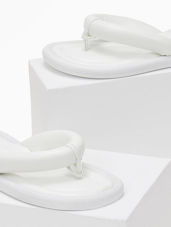 Σαγιονάρες με puffed σχέδιο - Λευκό - thefashionproject.gr - The Fashion Project