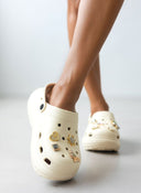 Σαμπό με διακοσμητικά και αλυσίδα - Μπεζ - thefashionproject.gr - The Fashion Project