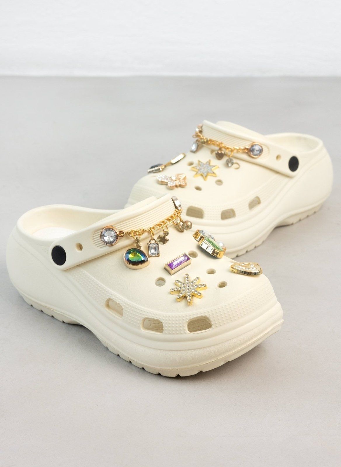 Σαμπό με διακοσμητικά και αλυσίδα - Μπεζ - thefashionproject.gr - The Fashion Project