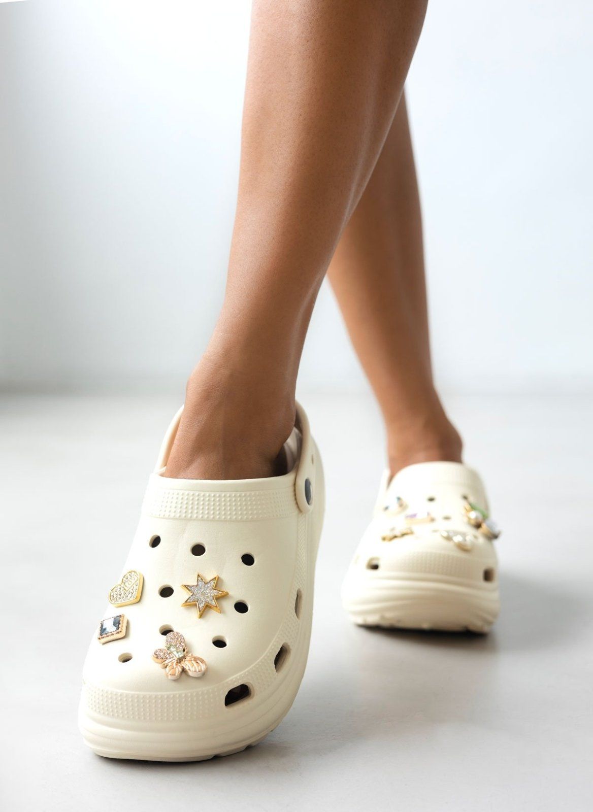 Σαμπό με διακοσμητικά και αλυσίδα - Μπεζ - thefashionproject.gr - The Fashion Project
