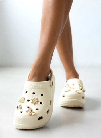 Σαμπό με διακοσμητικά και αλυσίδα - Μπεζ - thefashionproject.gr - The Fashion Project