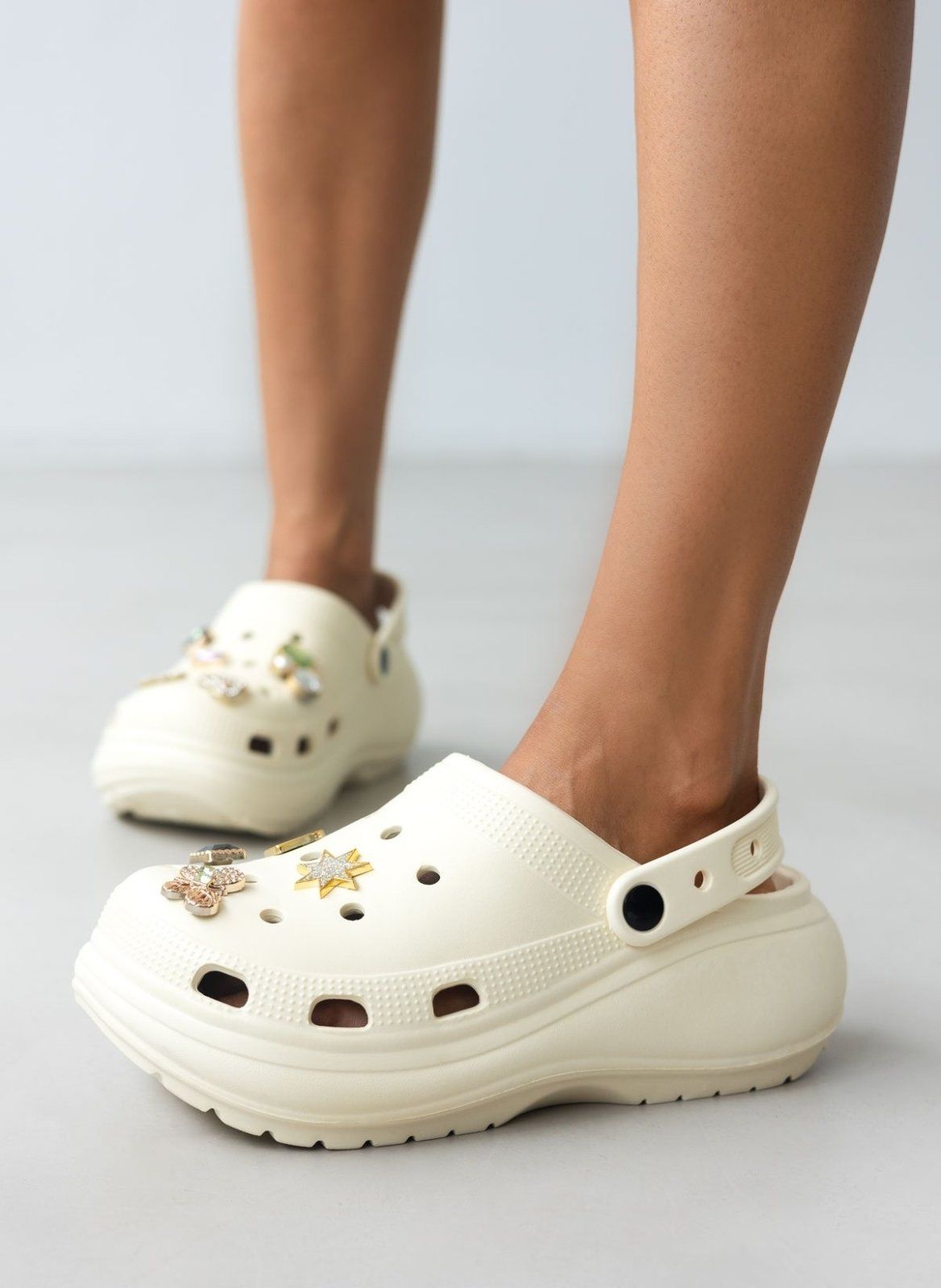 Σαμπό με διακοσμητικά και αλυσίδα - Μπεζ - thefashionproject.gr - The Fashion Project