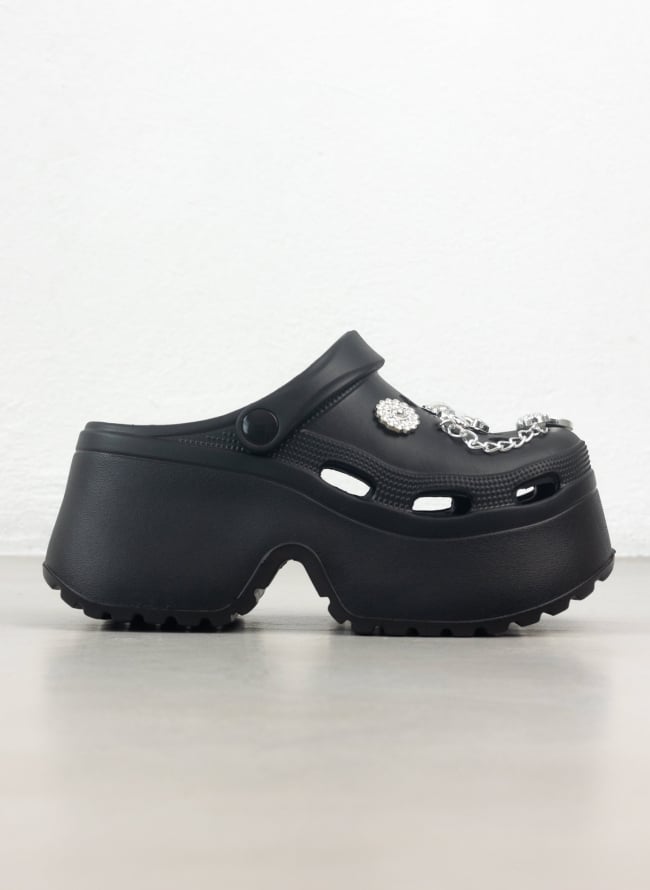 Σαμπό με ψηλή σόλα και διακοσμητικά - Μαύρο - thefashionproject.gr - The Fashion Project