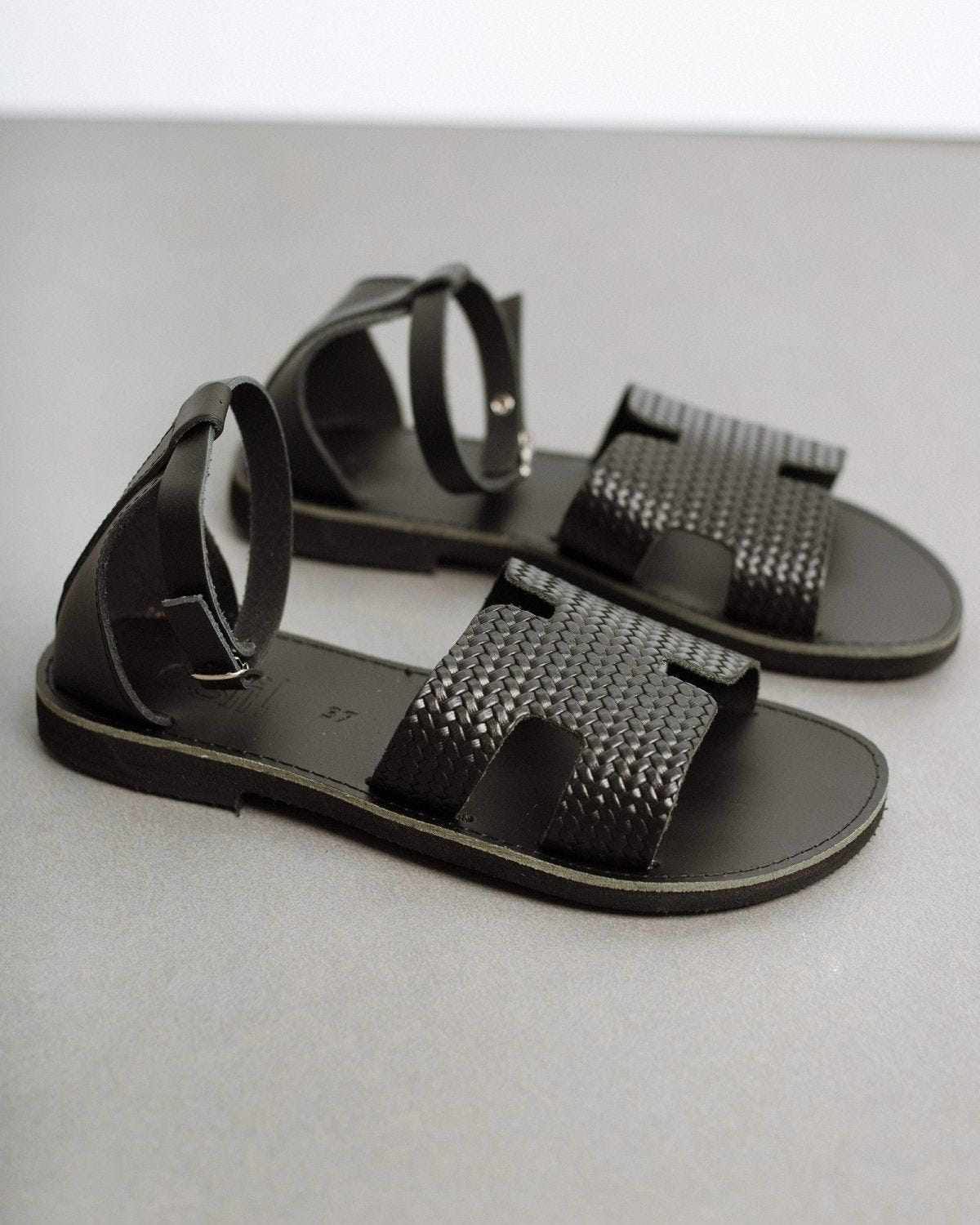 Σανδάλια ankle strap με ανάγλυφο σχέδιο estil - Μαύρο - thefashionproject.gr - Estil