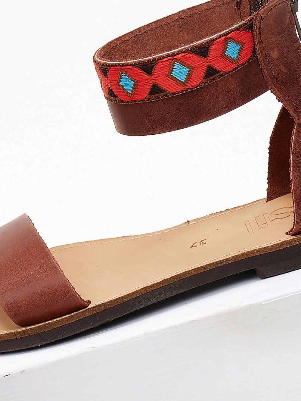 Σανδάλια δερμάτινα boho με φερμουάρ Estil - Ταμπά - thefashionproject.gr - Estil