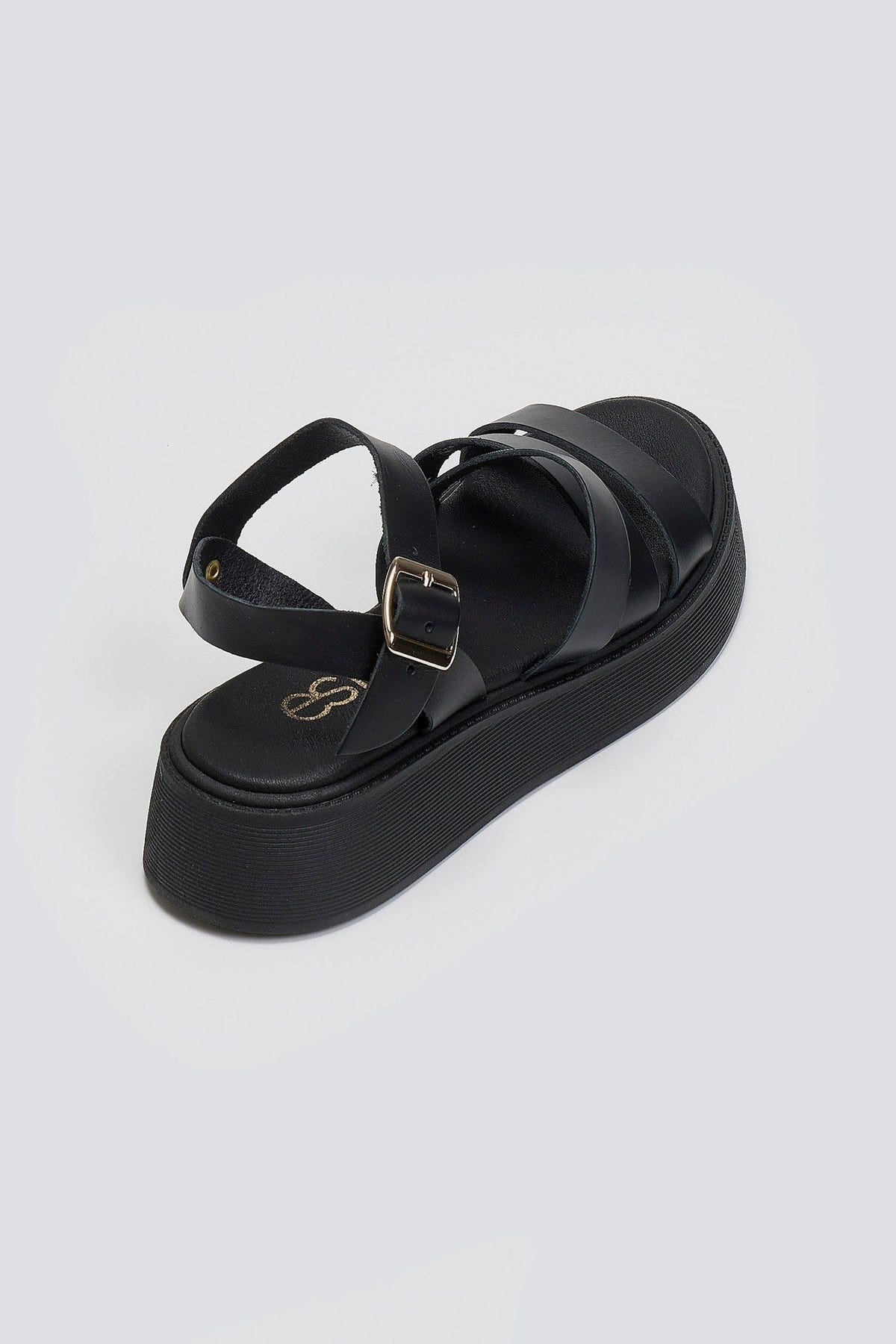 Σανδάλια δερμάτινα flatforms με φάσες Estil