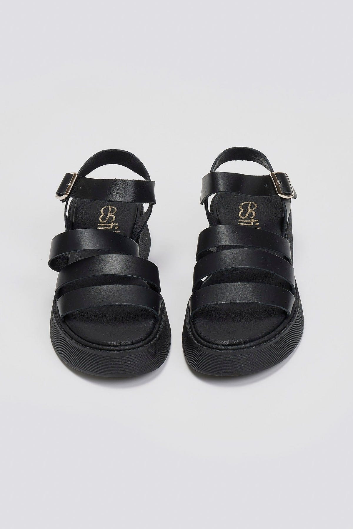 Σανδάλια δερμάτινα flatforms με φάσες Estil