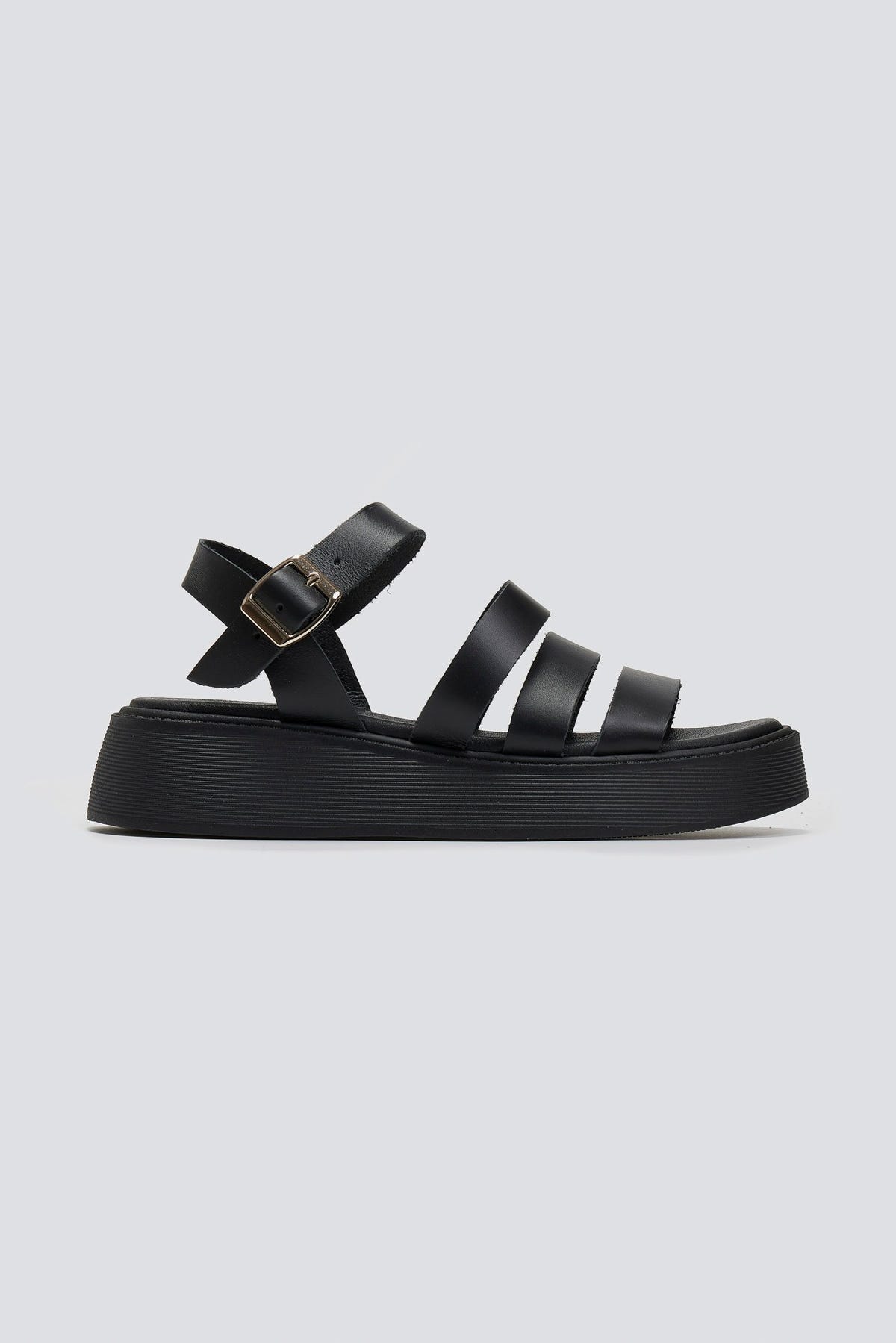 Σανδάλια δερμάτινα flatforms με φάσες Estil