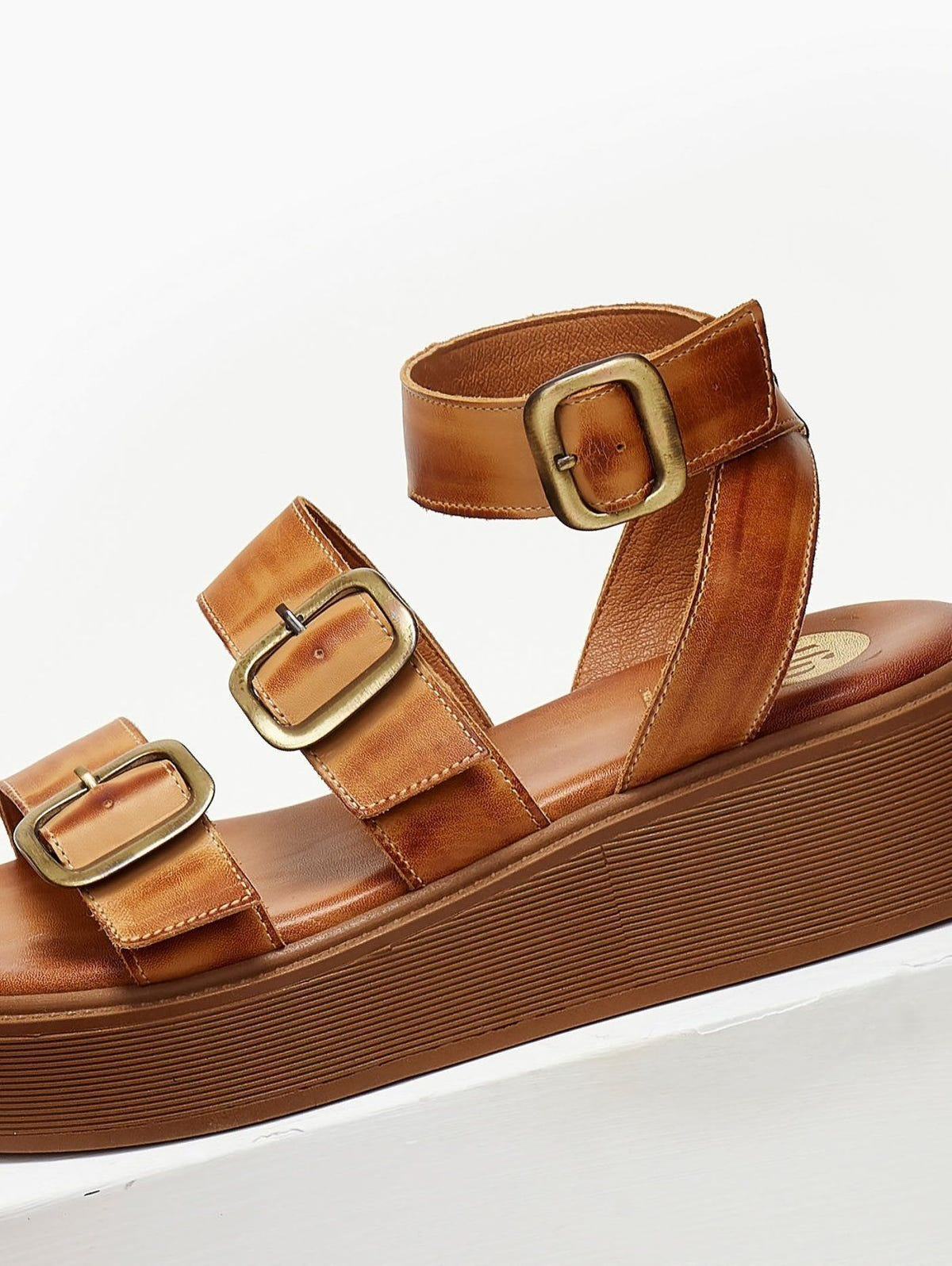 Σανδάλια δερμάτινα flatforms με τοκάδες TFP - Ταμπά - thefashionproject.gr - TFP