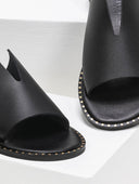 Σανδάλια δερμάτινα με άνοιγμα στη φάσα Iris Sandals - Μαύρο - thefashionproject.gr - IRIS