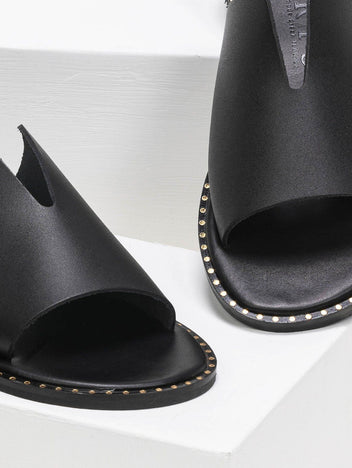 Σανδάλια δερμάτινα με άνοιγμα στη φάσα Iris Sandals - Μαύρο - thefashionproject.gr - IRIS