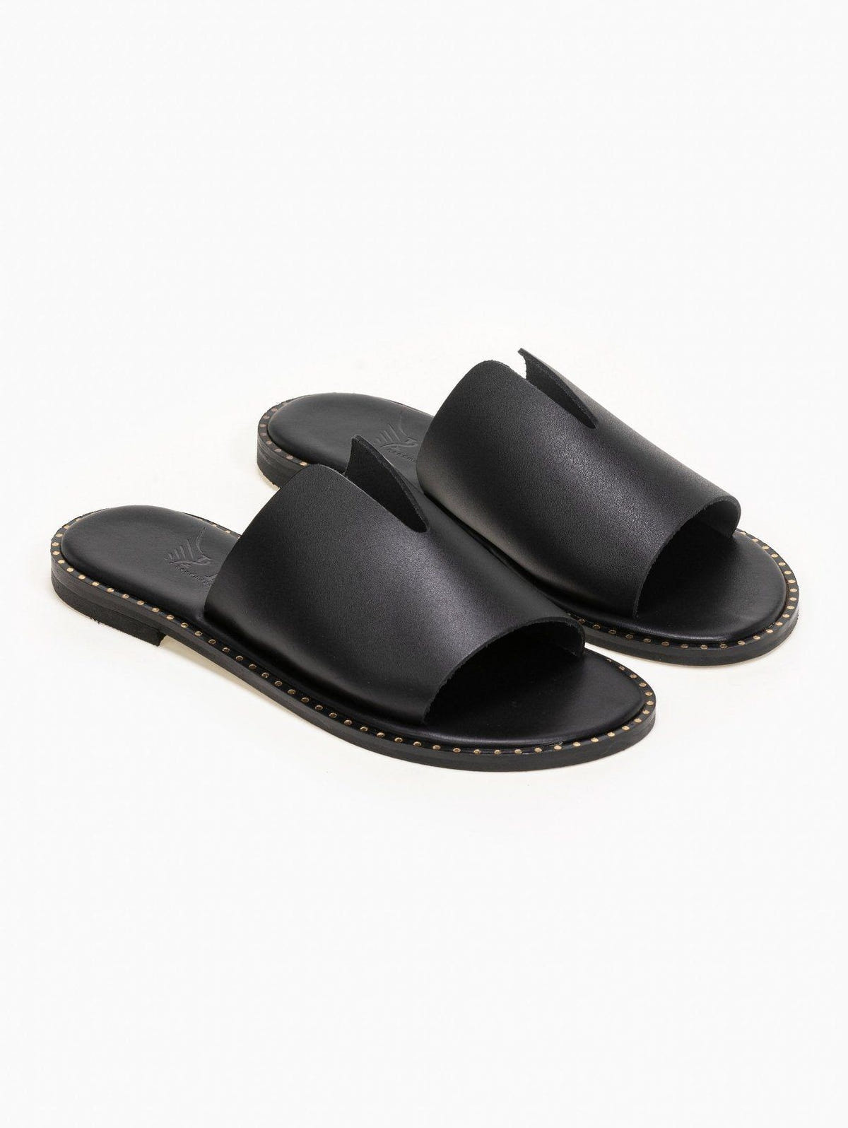 Σανδάλια δερμάτινα με άνοιγμα στη φάσα Iris Sandals - Μαύρο - thefashionproject.gr - IRIS