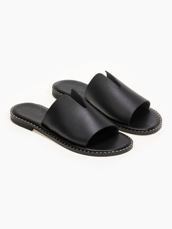 Σανδάλια δερμάτινα με άνοιγμα στη φάσα Iris Sandals - Μαύρο - thefashionproject.gr - IRIS