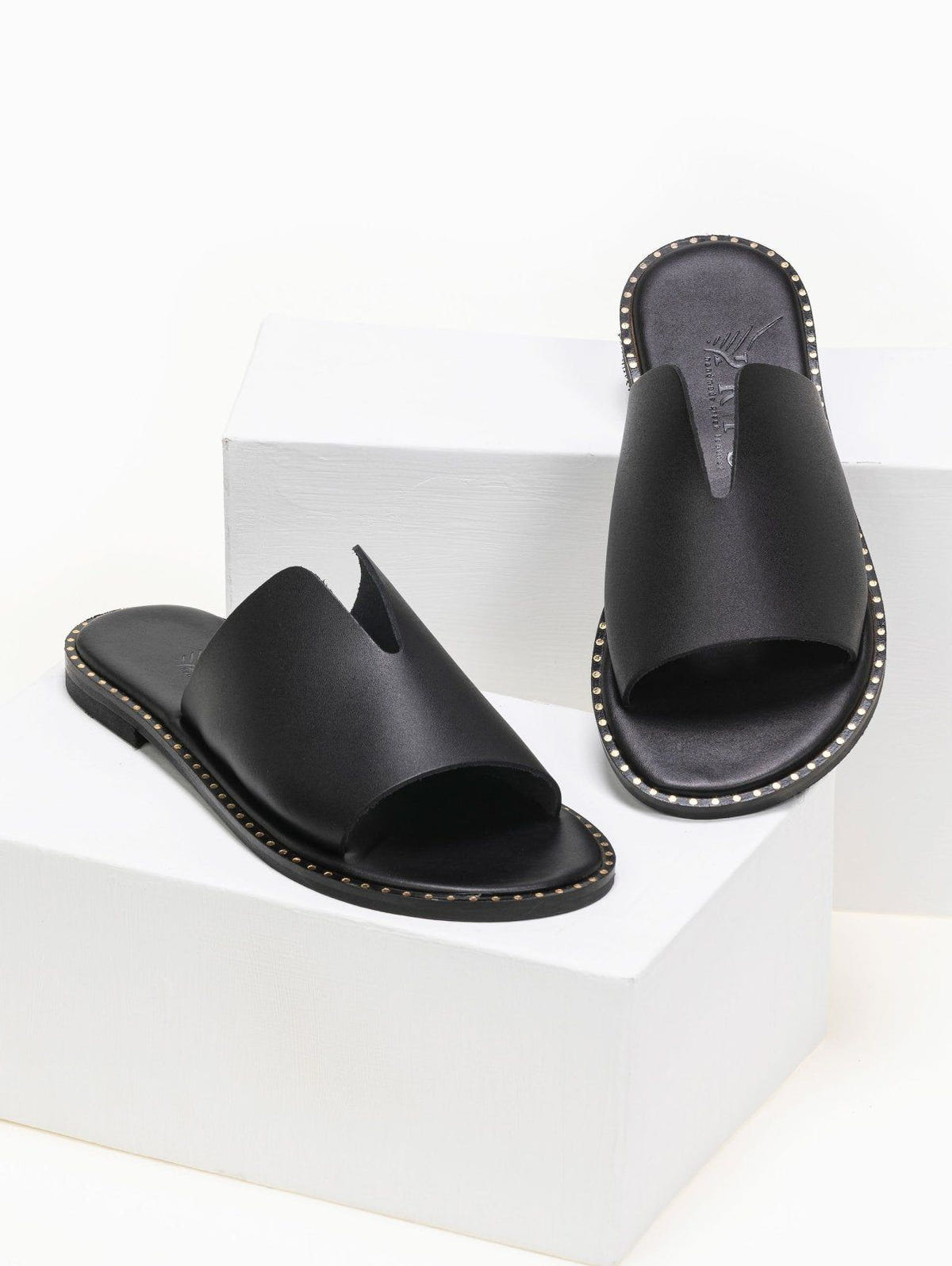 Σανδάλια δερμάτινα με άνοιγμα στη φάσα Iris Sandals - Μαύρο - thefashionproject.gr - IRIS