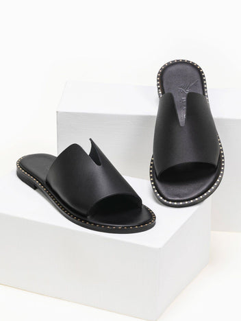 Σανδάλια δερμάτινα με άνοιγμα στη φάσα Iris Sandals - Μαύρο - thefashionproject.gr - IRIS