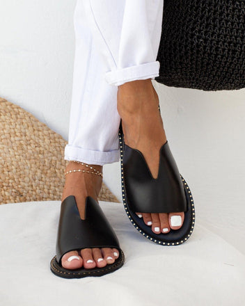 Σανδάλια δερμάτινα με άνοιγμα στη φάσα Iris Sandals - Μαύρο - thefashionproject.gr - IRIS