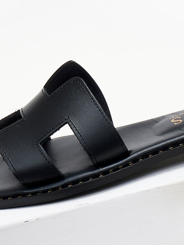 Σανδάλια δερμάτινα με ανοίγματα Iris Sandals - Μαύρο - thefashionproject.gr - IRIS