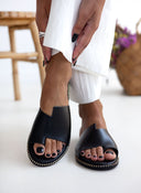 Σανδάλια δερμάτινα με ασύμμετρο τελείωμα estil