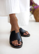 Σανδάλια δερμάτινα με ασύμμετρο τελείωμα estil