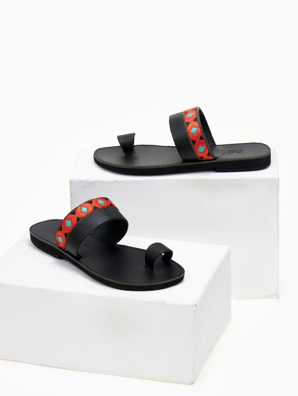 Σανδάλια δερμάτινα με boho φάσα estil - Μαύρο - thefashionproject.gr - Estil