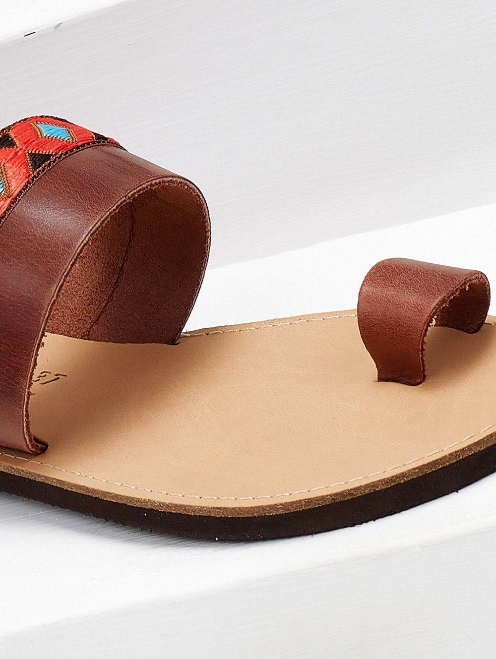 Σανδάλια δερμάτινα με boho φάσα estil - Ταμπά - thefashionproject.gr - Estil