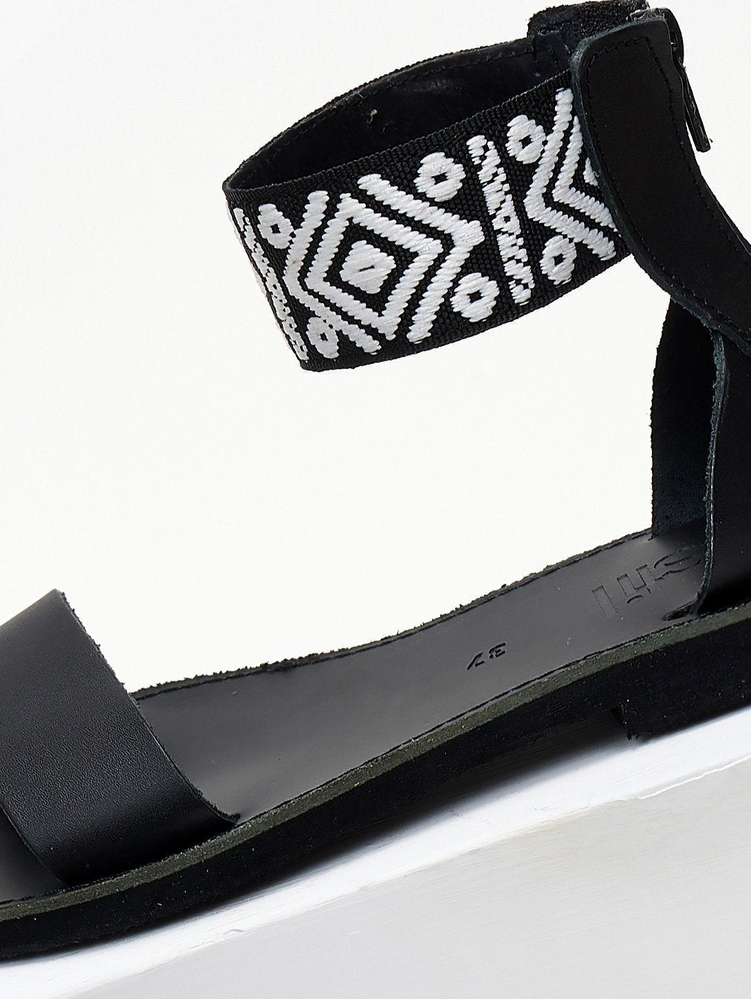 Σανδάλια δερμάτινα με boho μπαρέτα Estil - Μαύρο - thefashionproject.gr - Estil