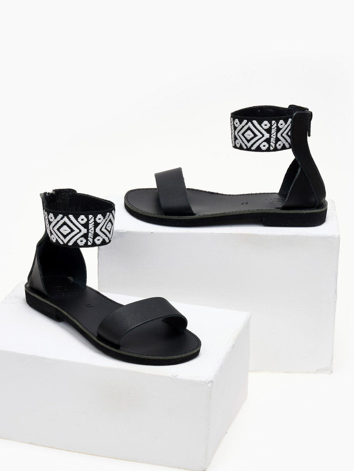 Σανδάλια δερμάτινα με boho μπαρέτα Estil - Μαύρο - thefashionproject.gr - Estil