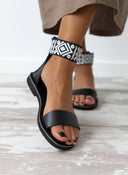Σανδάλια δερμάτινα με boho μπαρέτα Estil - Μαύρο - thefashionproject.gr - Estil