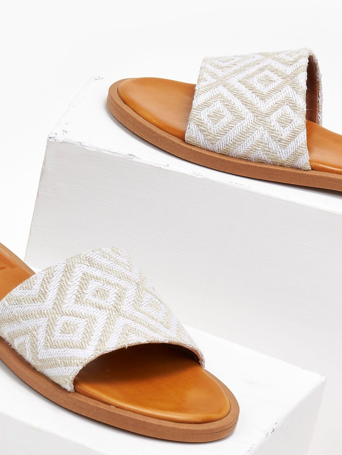 Σανδάλια δερμάτινα με boho σχέδιο estil - Μπεζ - thefashionproject.gr - Estil