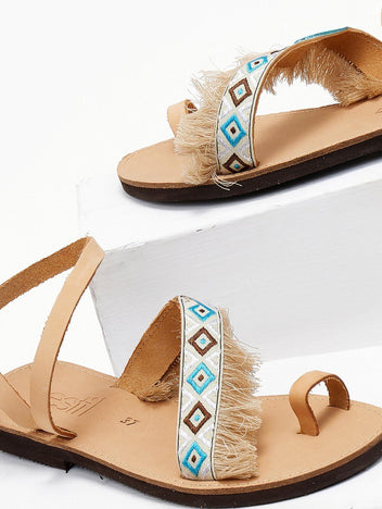 Σανδάλια δερμάτινα με boho τρέσα Estil - Φυσικό - thefashionproject.gr - Estil