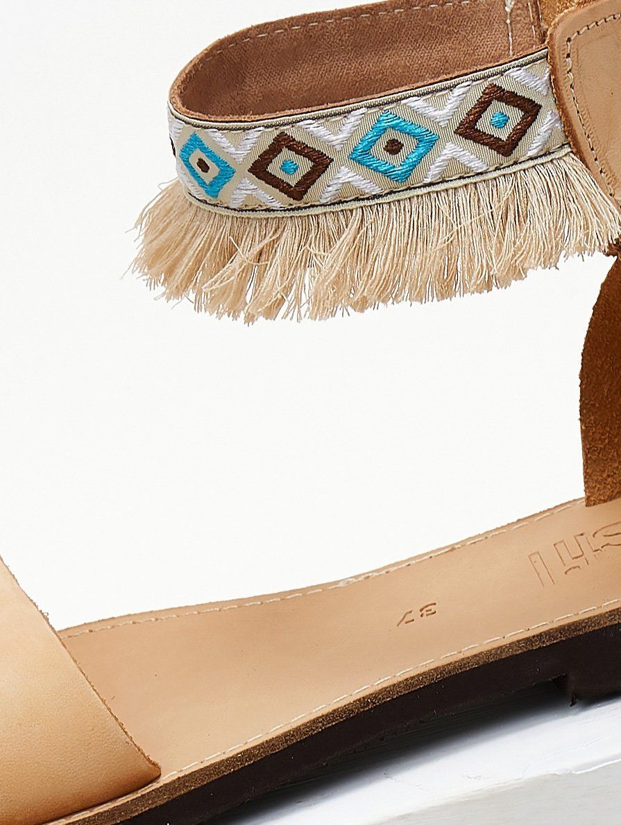 Σανδάλια δερμάτινα με boho τρέσα με κρόσσια Estil - Φυσικό - thefashionproject.gr - Estil