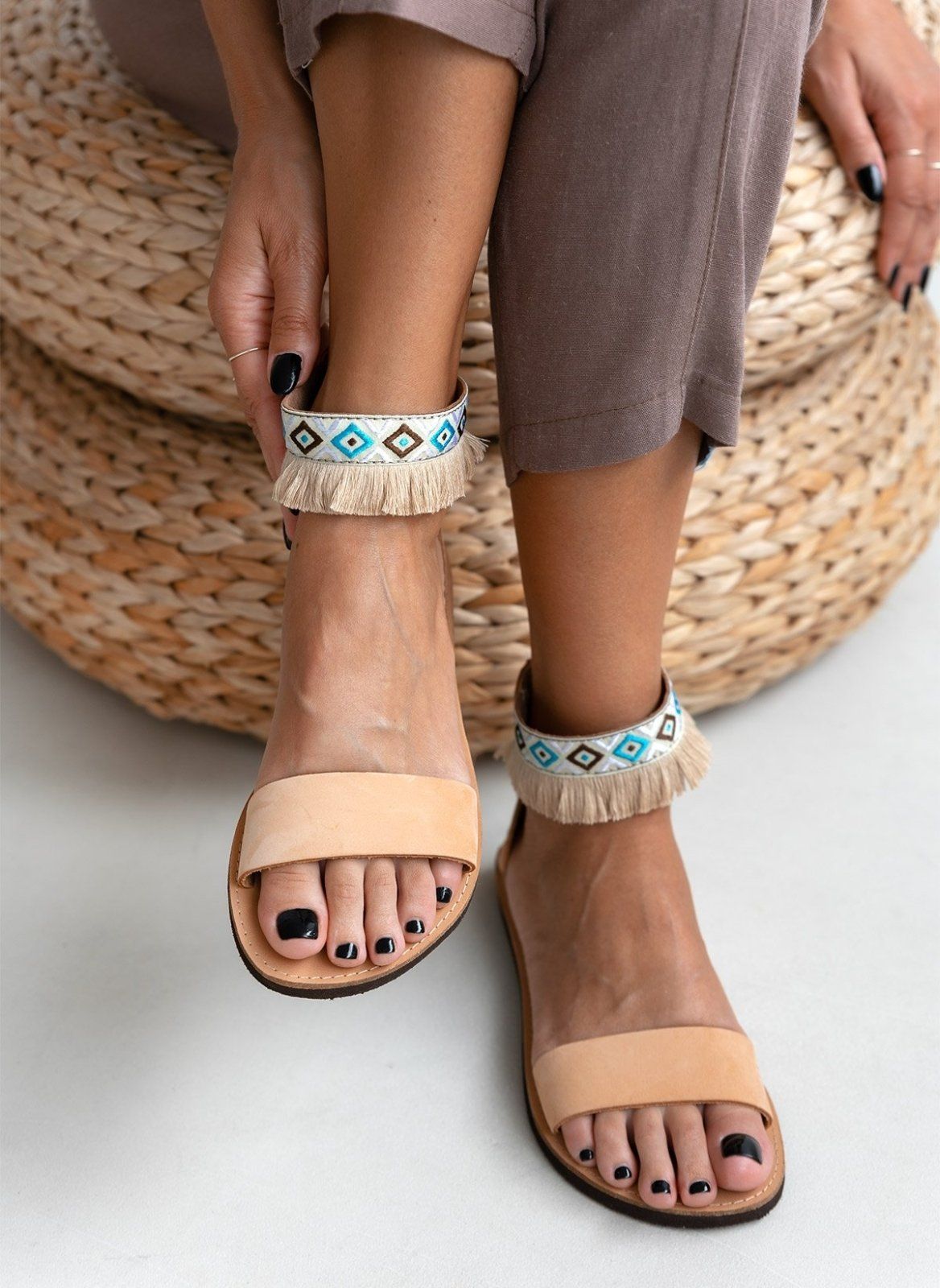 Σανδάλια δερμάτινα με boho τρέσα με κρόσσια Estil - Φυσικό - thefashionproject.gr - Estil