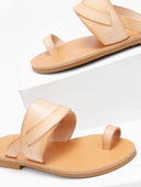 Σανδάλια δερμάτινα με ιδιαίτερη φάσα Iris Sandals - Φυσικό - thefashionproject.gr - IRIS
